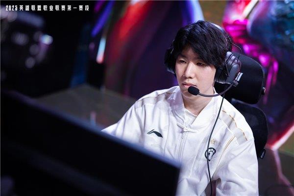 026年英雄联盟职业联赛 为玩家带来超凡体验pg电子平台无畏竞巅峰！傲风携手2025-2(图4)