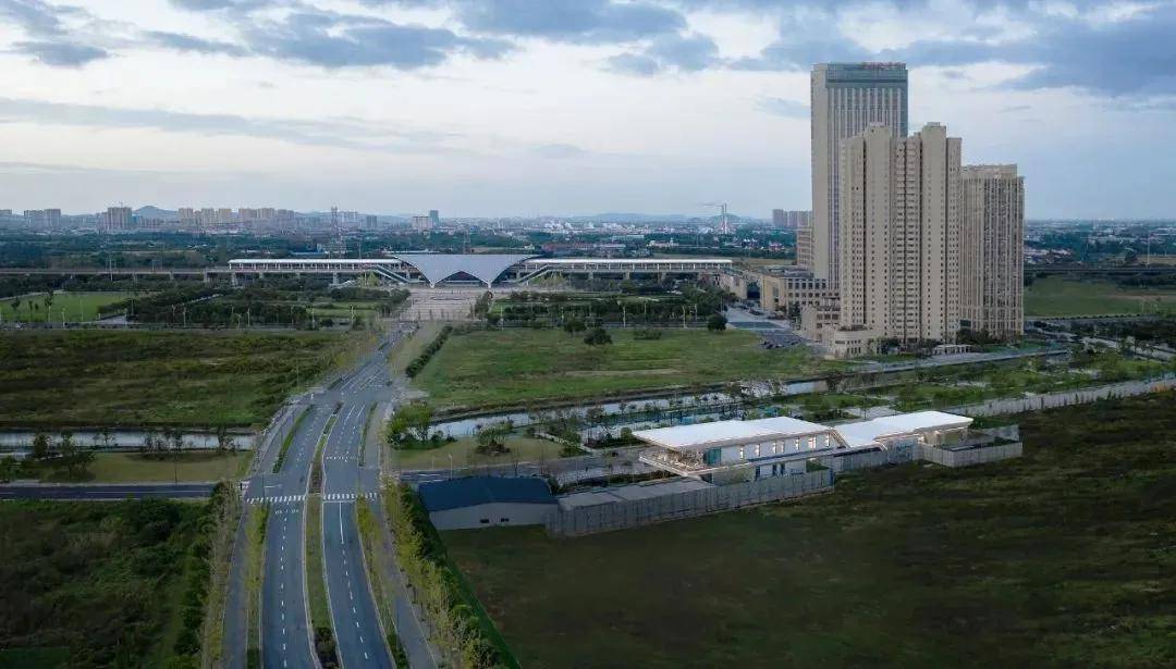 楼处电话→主页详情售楼处首页网站线上接待中心-楼盘图文解析pg电子试玩网站免费2025No丨无锡融创城铁未来中心售(图4)